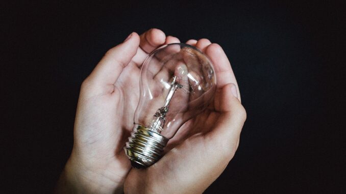 bulb-g68d324a30_1920
