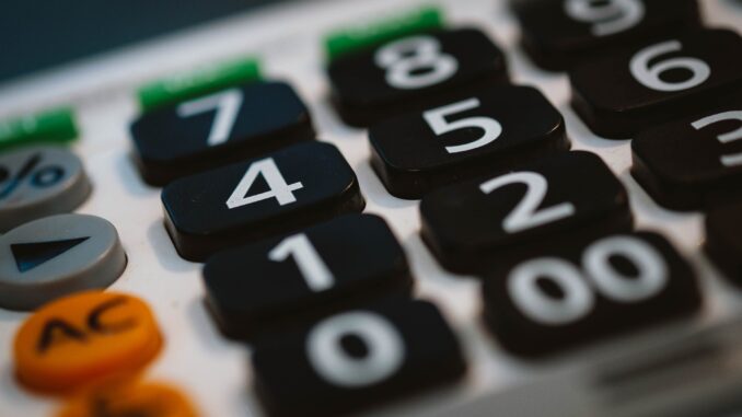 calculator-g2dde81b3c_1920