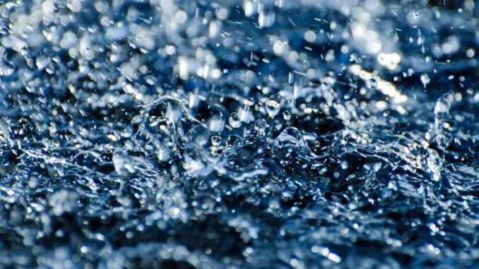 water-drops-geb242a7fb_1920