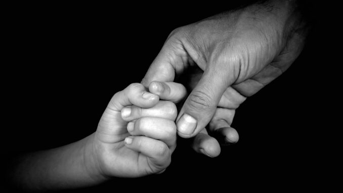 hands-g906067323_1920