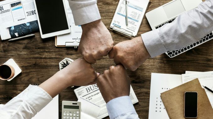 teamwork-g23916778f_1920