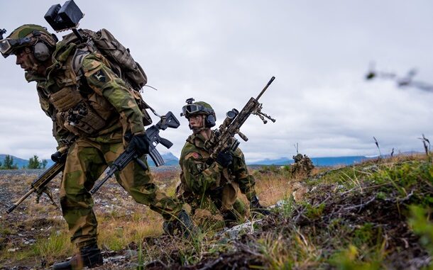 військові