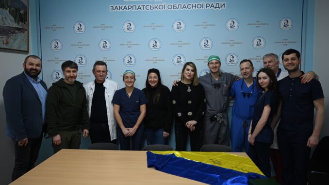 хірурги