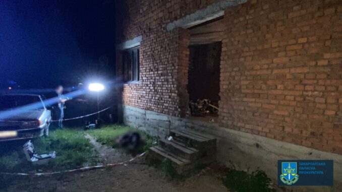 двір