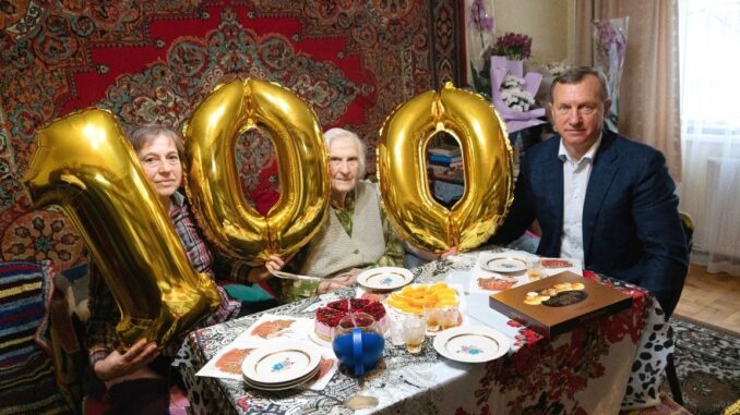 100