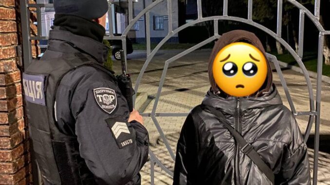 дівчина