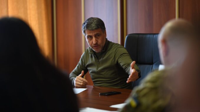 політик