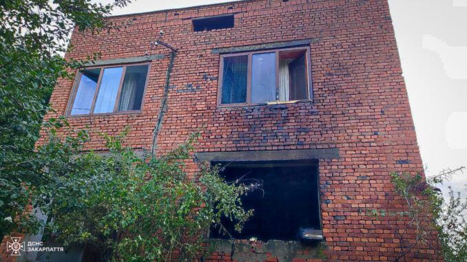будинок