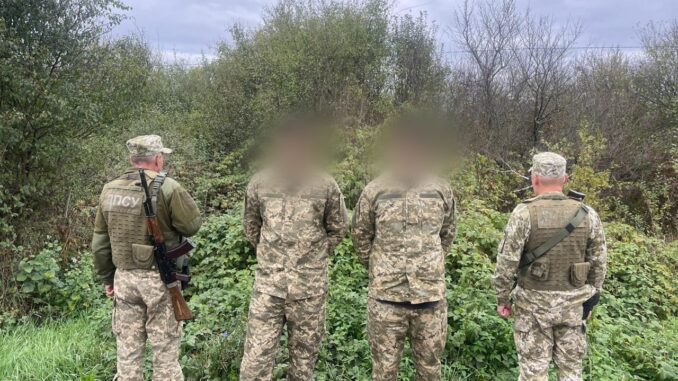 військові