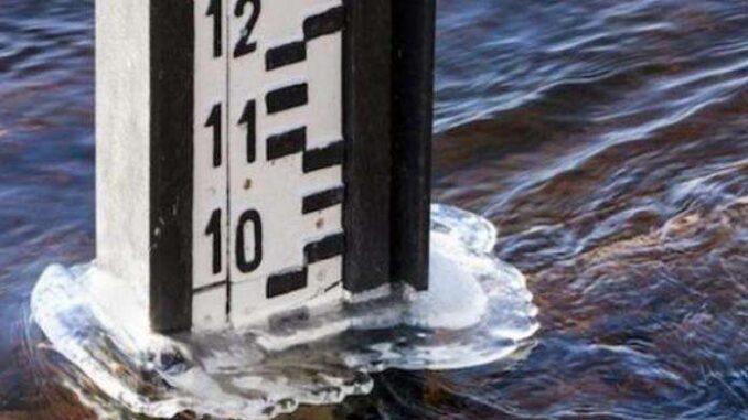 вода