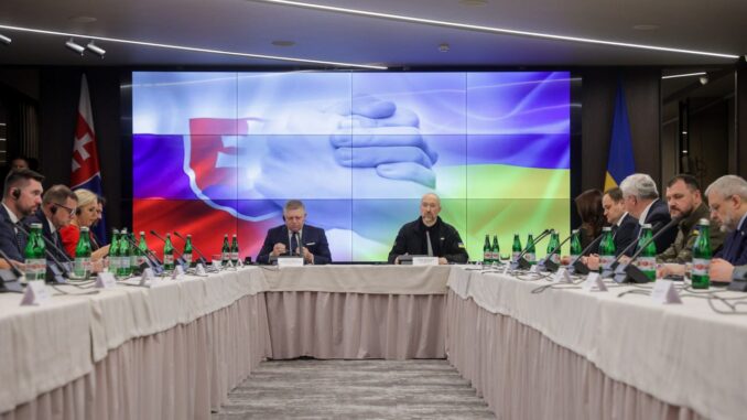 політики