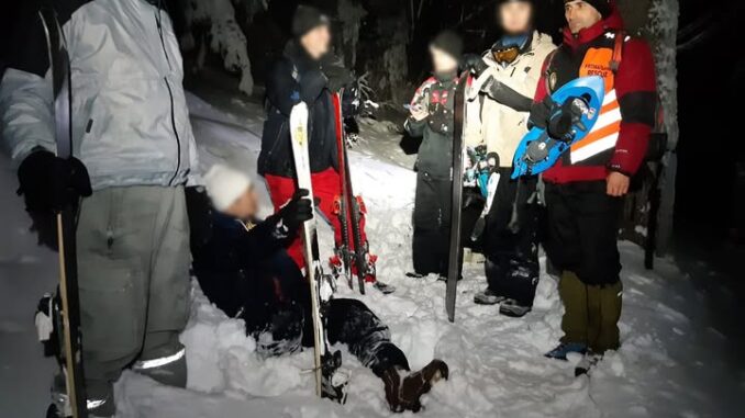 Рятувальники Закарпаття врятували туристів, які заблукали на Святвечір Рятувальники Закарпаття врятували туристів, які заблукали на Святвечір