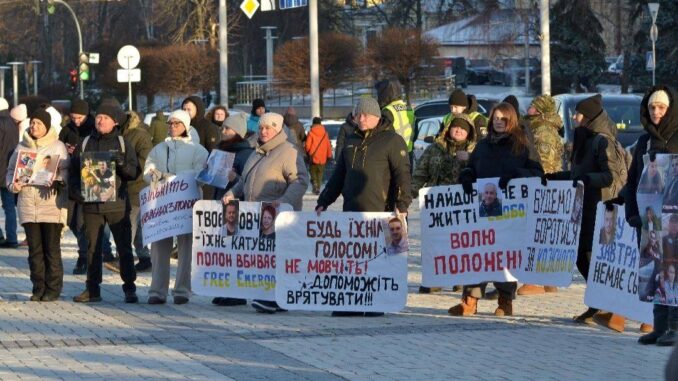 Енергодар3 Енергодарці підтримали акцію на захист цивільних полонених у Києві (фото)