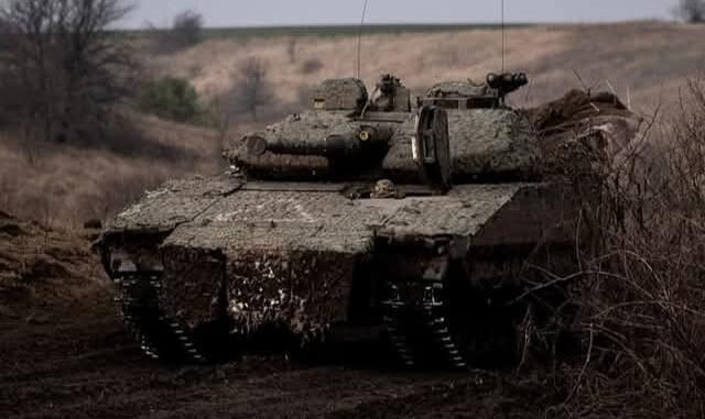 Українські військові повертають позиції на Харківщині, поки росіяни активізуються на Донбасі Українські військові повертають позиції на Харківщині, поки росіяни активізуються на Донбасі