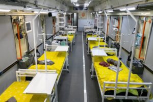 Укрзалізниця запустила ще один медичний поїзд для порятунку захисників_Ужгород24