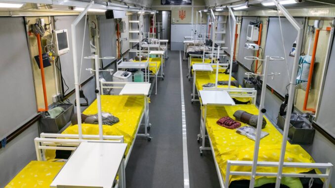 Укрзалізниця запустила ще один медичний поїзд для порятунку захисників_Ужгород24 Укрзалізниця запустила ще один медичний поїзд для порятунку захисників_Ужгород24