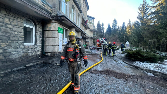 Пожежу в санаторії на Прикарпатті ліквідували, евакуйовано 102 людини_Ужгород24 Пожежу в санаторії на Прикарпатті ліквідували, евакуйовано 102 людини_Ужгород24